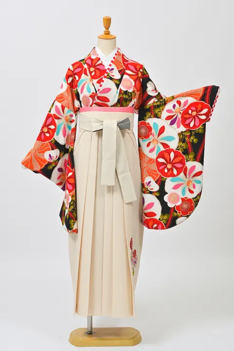 中村里砂・黒×梅
